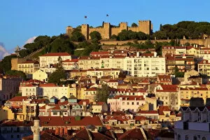 Medieval architecture Fine Art Print Collection: Castelo de Sao Jorge, Lisbon, Portugal, South West Europe