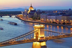 Budapest, including the Banks of the Danube, the Buda Castle Quarter and Andrßssy Avenue Premium Framed Print Collection: Chain Bridge, River Danube and Hungarian Parliament at dusk, UNESCO World Heritage Site, Budapest