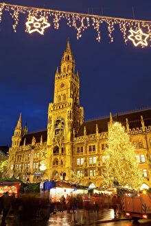 Gothic Architecture Jigsaw Puzzle Collection: Christmas Market in Marienplatz and the New Town Hall, Munich, Bavaria, Germany, Europe
