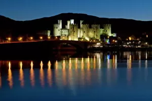 Iconic structures Fine Art Print Collection: Conwy Castle and town at dusk, Conwy, Wales, United Kingdom, Europe