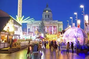 Christmas Markets Framed Print Collection: Council House and Christmas Market stalls in the Market Square, Nottingham, Nottinghamshire