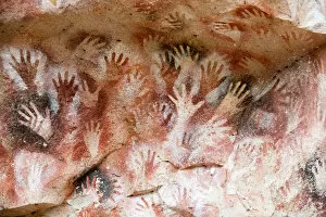 Related Images Canvas Print Collection: Cueva de las Manos (Cave of Hands), UNESCO World Heritage Site, a cave or series