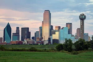 Monuments and landmarks Collection: Dallas city skyline and the Reunion Tower, Texas, United States of America, North America