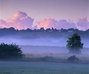 Related Images Pillow Collection: Dawn mist, Ewhurst Green, East Sussex, England, United Kingdom, Europe