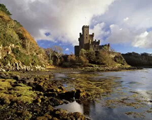 Lakes Premium Framed Print Collection: Dunvegan Castle