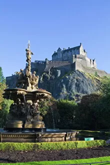 Scotland Fine Art Print Collection: Edinburgh Castle, Edinburgh, Lothian, Scotland, United Kingdom, Europe