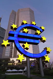 Frankfurt am Main Jigsaw Puzzle Collection: Euro symbol in front of the European Central Bank, Frankfurt, Hesse, Germany, Europe