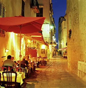 Pavement Cafe Collection: Evening restaurant scene in Haute Ville, Bonifacio, South Corsica, Corsica, France, Europe