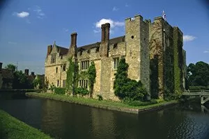 Heritage buildings Collection: Hever Castle (1270-1470), childhood home of Anne Boleyn, Edenbridge, Kent