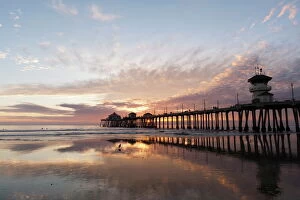 Iconic structures Jigsaw Puzzle Collection: Huntington Beach Pier, California, United States of America, North America