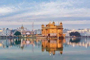 Historic landmarks Framed Print Collection: India, Punjab, Amritsar, - Golden Temple, The Harmandir Sahib, Amrit Sagar - lake of Nectar