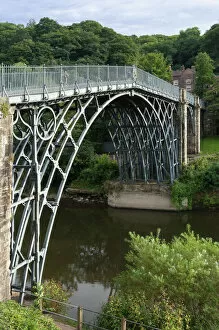 Bridges Greetings Card Collection: Ironbridge spanning 30m across the River Severn at Ironbridge