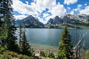 Wyoming Collection: Jenny Lake in front of the Teton range in the Grand Teton National Park, Wyoming