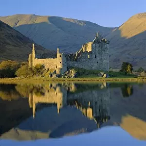 Scotland Metal Print Collection: Kilchurn Castle reflected in Loch Awe