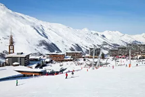 Ski Ing Collection: Les Menuires ski resort, 1800m, in the Three Valleys (Les Trois Vallees)