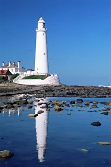 St Clears Jigsaw Puzzle Collection: Lighthouse, St. Marys Island, Whitley Bay, Tyne and Wear, England