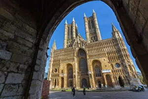 Well Known Collection: Lincoln Cathedral viewed through archway of Exchequer Gate, Lincoln, Lincolnshire