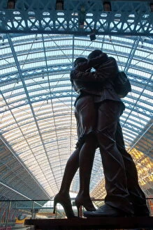 Stations Collection: The Meeting Place, bronze sculpture by Paul Day, St. Pancras Station, London