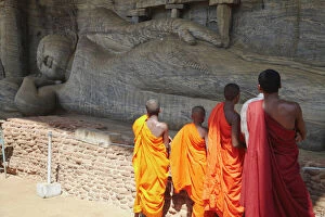 Yellow Scale Fine Art Print Collection: Monks looking at reclining Buddha statue, Gal Vihara, Polonnaruwa, UNESCO World Heritage Site