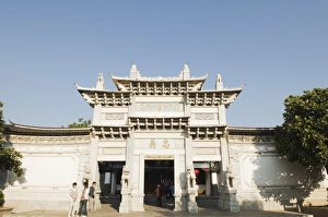 Entrances Collection: Mufu Temple Gate in Lijiang Old Town, UNESCO World Heritage Site, Yunnan Province