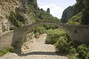 Rivers Collection: Noutsis bridge, Kokkori, Kipi, Zagoria mountains, Epiros, Greece, Europe