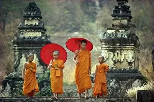7 Jan 2000 Postcard Collection: Novice Buddhist monks