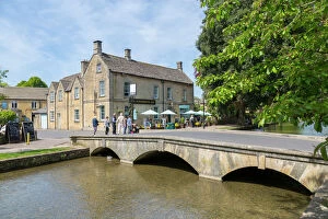 Pubs Premium Framed Print Collection: Old bridge over River Windrush, Bourton on the water, Cotswolds, Gloucestershire