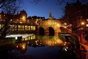 Historical sites Mouse Mat Collection: Pulteney bridge and river Avon at night, Bath, UNESCO World Heritage Site