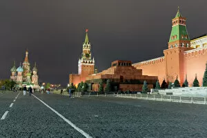 City walls history Photo Mug Collection: Red Square, St. Basils Cathedral, Lenins Tomb and walls of the Kremlin, UNESCO