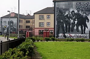 Politics Mouse Mat Collection: Republican murals around Free Derry Corner, Bogside, Derry, Ulster, Northern Ireland