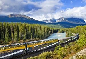 Related Images Fine Art Print Collection: Rocky Mountaineer train at Morants curve near Lake Louise in the Canadian Rockies