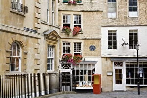 Great Houses Photo Mug Collection: Sally Lunns House, the oldest house in Bath, Bath, Somerset, England