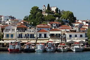 Waterfronts Collection: Skiathos, Sporades, Greek Islands, Greece, Europe