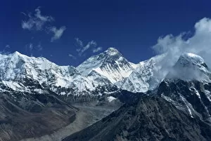 Monuments and landmarks Metal Print Collection: Snow-capped Mount Everest