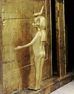 Egyptian pyramids and tombs Jigsaw Puzzle Collection: Statue of the goddess Serket protecting the canopic chest or shrine