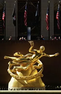 Contemporary photography Photo Mug Collection: Statue of Prometheus in the Plaza of the Rockefeller Center