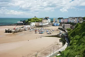 Wales Poster Print Collection: Tenby Harbour, Tenby, Pembrokeshire, Wales, United Kingdom, Europe