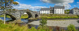 Clwyd Jigsaw Puzzle Collection: View of Pont Fawr (Inigo Jones Bridge) over Conwy River and riverside houses, Llanrwst