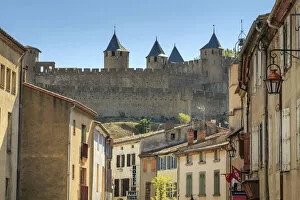 City walls history Collection: Ville Basse, with view to historic city ramparts, Carcassonne, UNESCO World Heritage Site