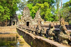 Siem Reap Photographic Print Collection: West gate and Naga bridge at Prasat Preah Khan temple ruins, Angkor, UNESCO World Heritage Site