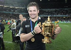 Rugby World Cup Photo Mug Collection: All Black captain Richie McCaw with the Webb Ellis Cup
