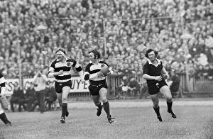 Rugby Photographic Print Collection: John Dawes makes a break in the build-up to the Barbarians famous try against New Zealand in 1973