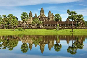 Siem Reap Photographic Print Collection: Angkor Wat Temple and reflection in lake in Siem Reap, Cambodia