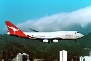 Related Images Poster Print Collection: Boeing 747-400 Qantas flying into Kai Tak - old Hong Kong airport
