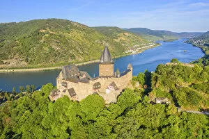 Aerial Views Fine Art Print Collection: Aerial view at Stahleck castle with river Rhine at Bacharach, Rhine valley