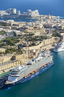 Malta Pillow Collection: Malta, South Eastern Region, Valletta. An aerial view of a cruise ship at Valletta