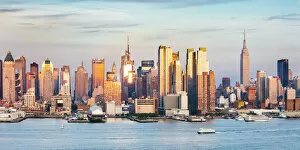 Hudson River Collection: Midtown Manhattan skyline seen from across the Hudson river at sunset, New York city, USA