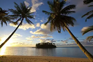 Seascape art Premium Framed Print Collection: Muri Beach, Rarotonga, Cook Islands, South Pacific
