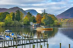 Scenic landscapes Collection: UK, Cumbria, Lake District, Keswick, Derwentwater, Derwent Isle