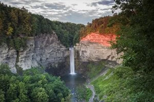 Waterfall art Photo Mug Collection: USA, New York, Finger Lakes Region, Ithaca-Ulysees, Taughannock Falls, summer